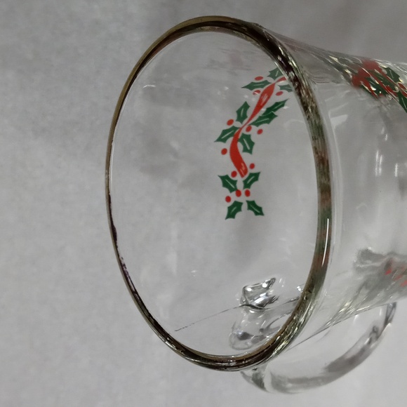 Vtg Christmas Holly Footed Mugs with handle set of 2 - Picture 4 of 6